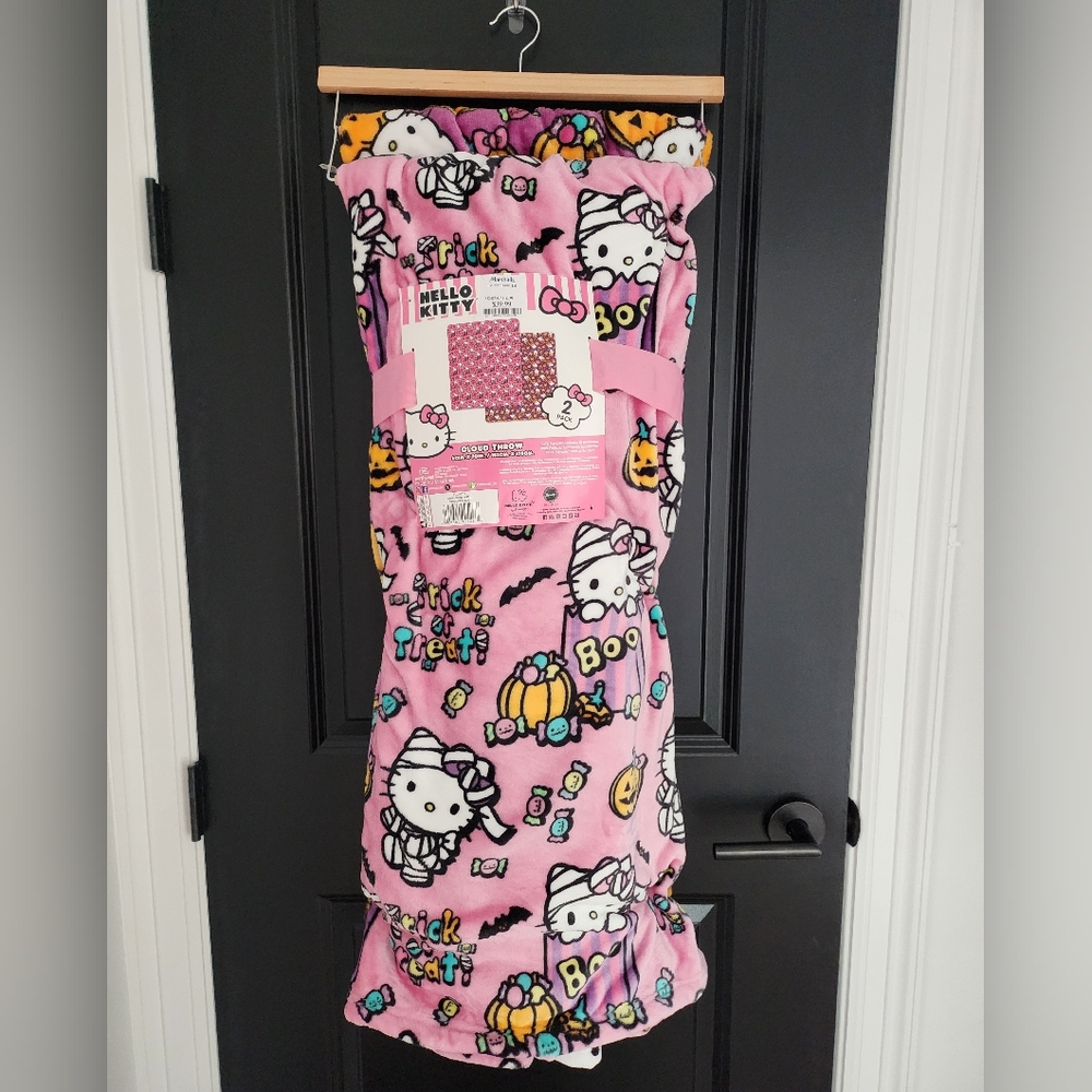 NWT Hello Kitty "Bow Pumpkins Purple/Boo" Halloween Throws 2 Pack